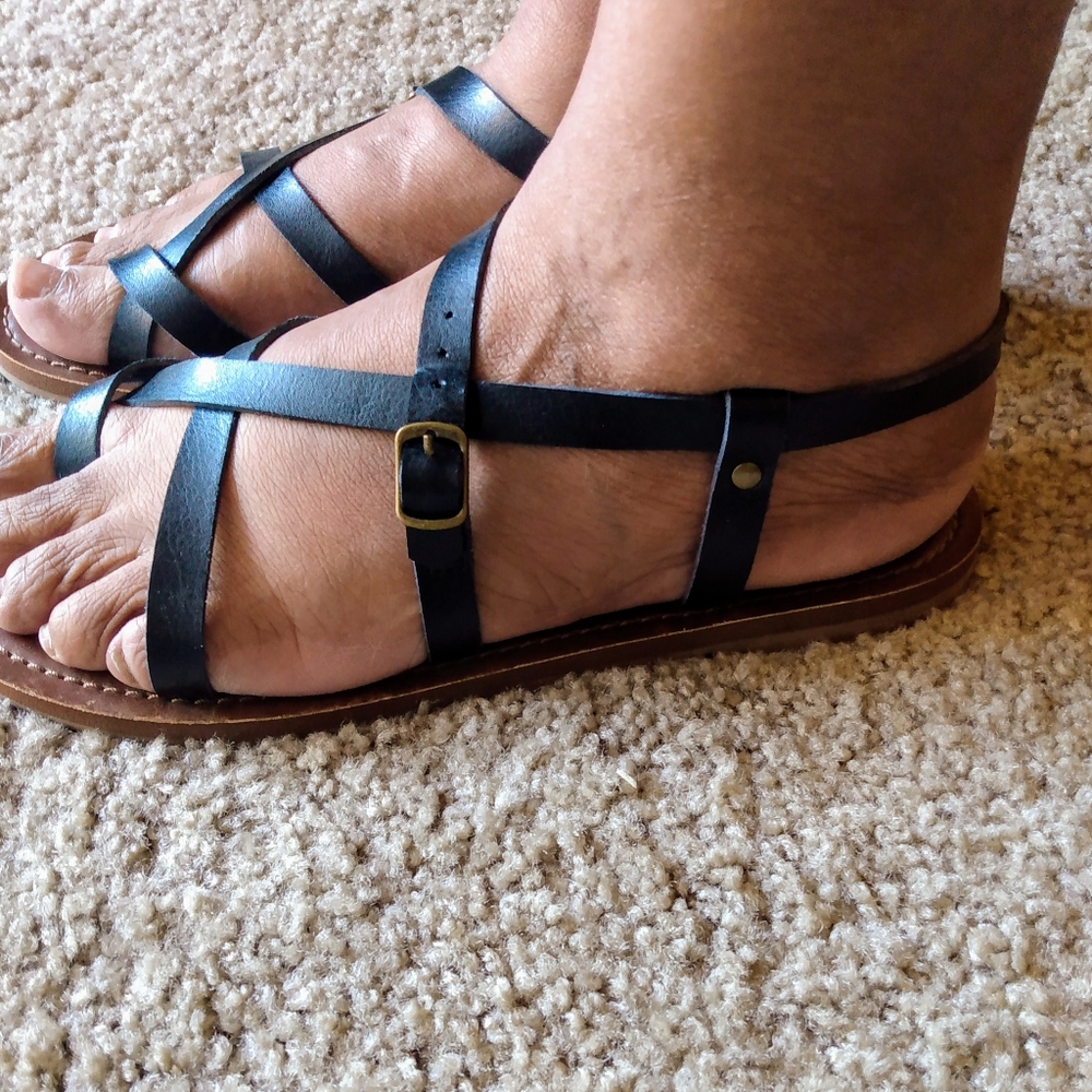 Shoes - Picture 2 of 6